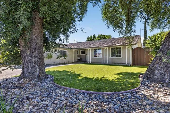 1496 Portobelo Dr — Photo 3