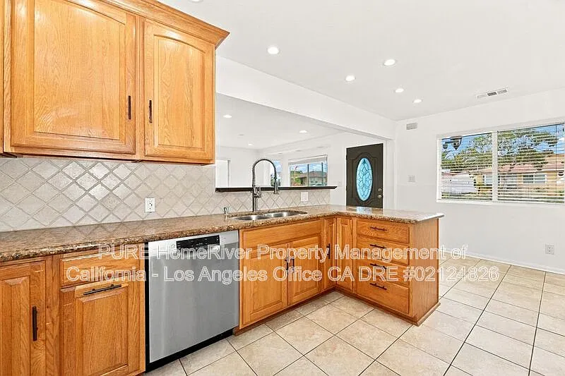 4 bed, 2.0 bath, 1450 sqft, $3,750 — Photo 4