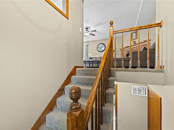 4th image of 815 Autumn Dr
