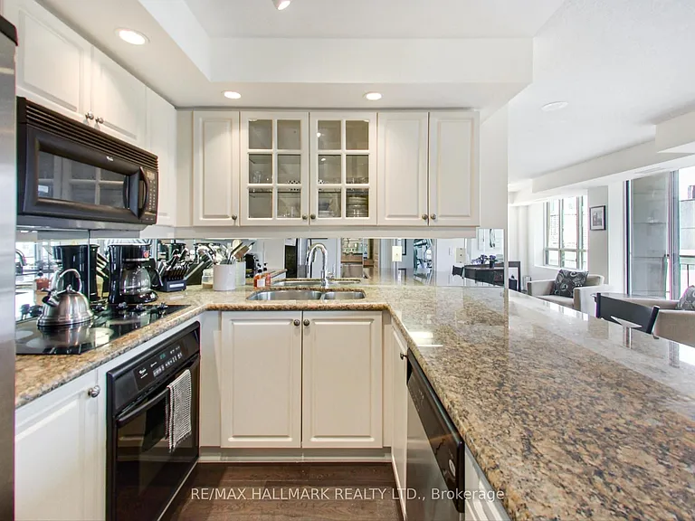 140 Simcoe St #Penthouse 09 — Photo 11