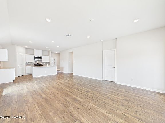 3rd image of 207 Eagle Heights Dr
