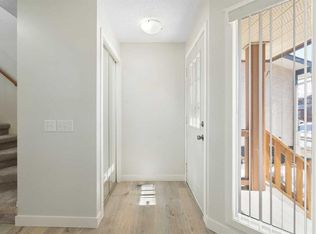 35 Shawmeadows Close SW, Calgary, AB T2Y1A5