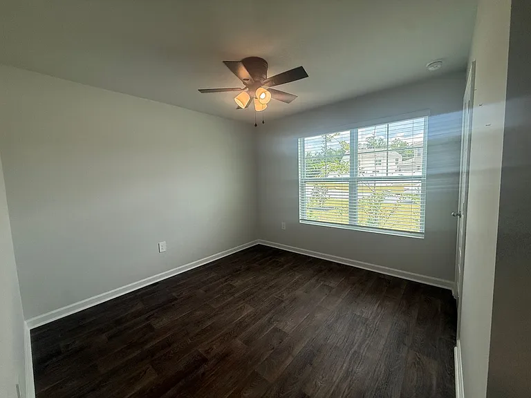 339 Elizabeth Dr — Photo 4