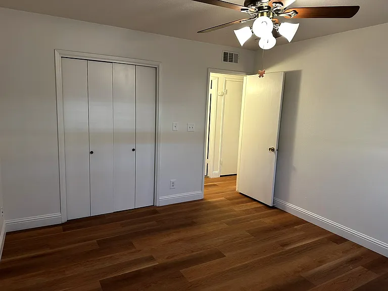 33 Russell Ave — Photo 32