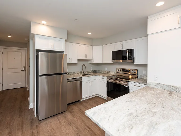 925 at North — Photo 14