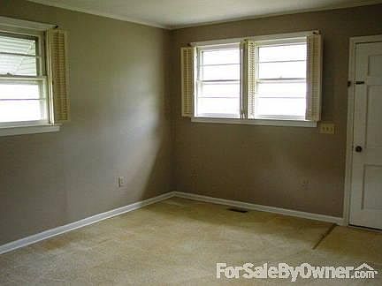 Dining/Living/Family/Den Area w/Carpet