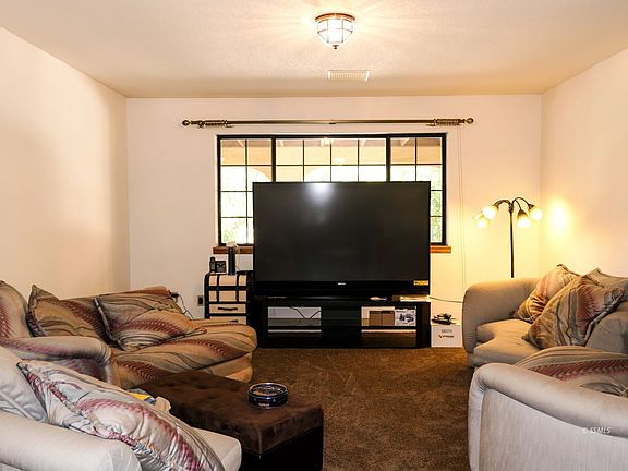 5th image of 1051 N Inyo St