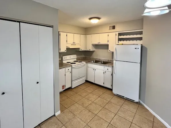 2608 W Willowlake Dr APT 111, Peoria, IL 61614