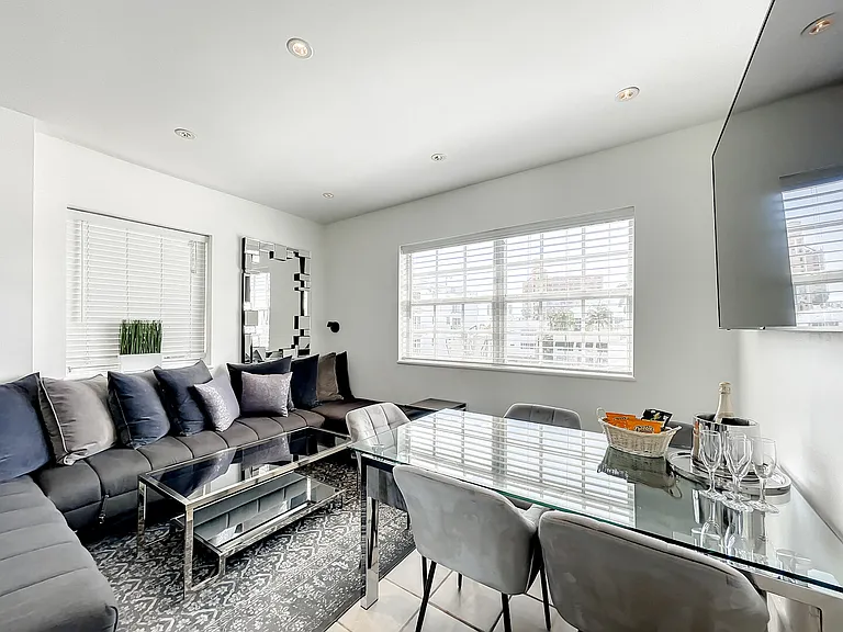 Ocean Dr — Photo 13