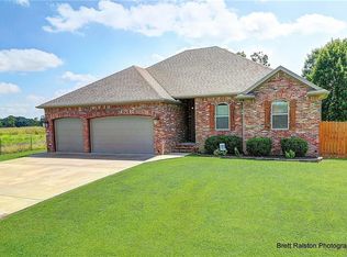 66 Queensferry Dr, Bella Vista, AR 72715