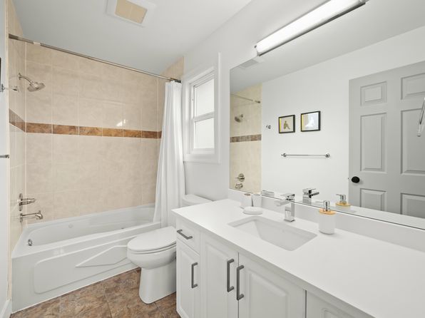 4 bedroom rental in Burnaby — photo 16