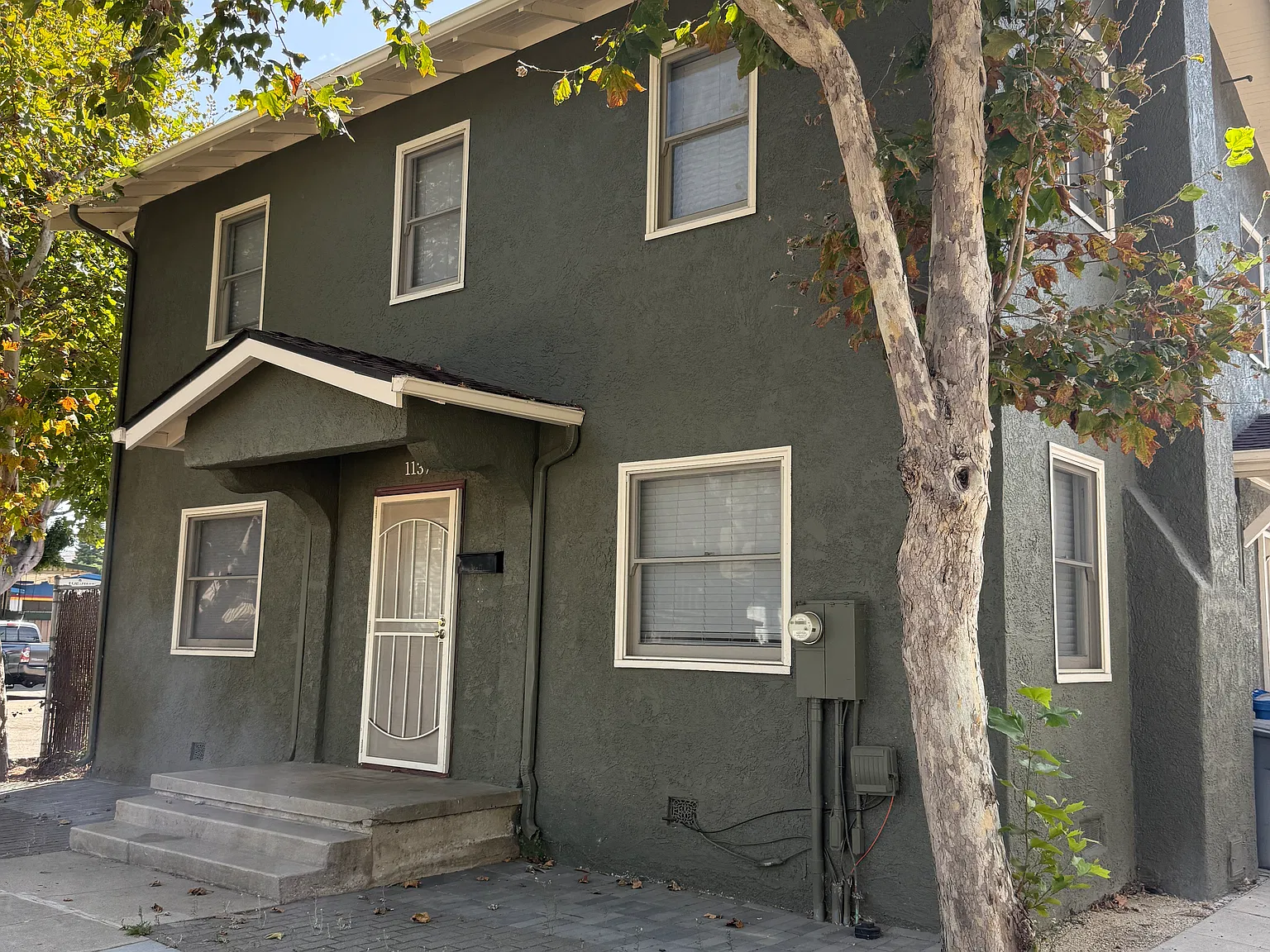 5 bed, 2500 sqft, $1,150 — Photo 1