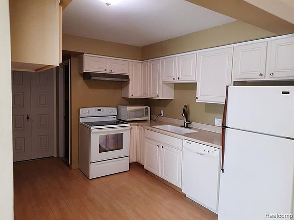 4th image of 29564 City Center Dr APT 2