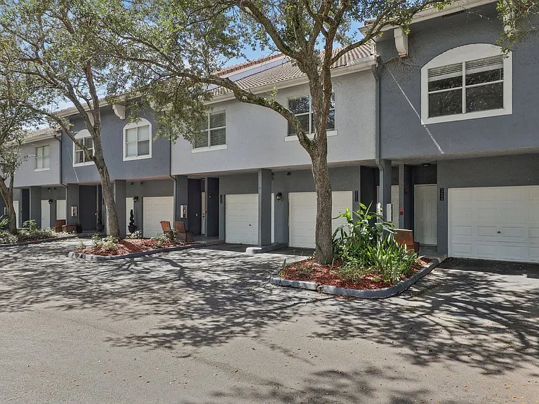 Windsor Castle Townhome Community — Photo 49