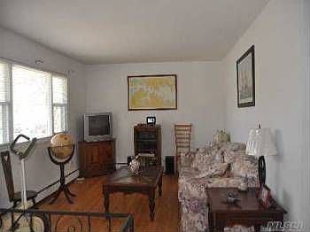 4th image of 14 Bennington St