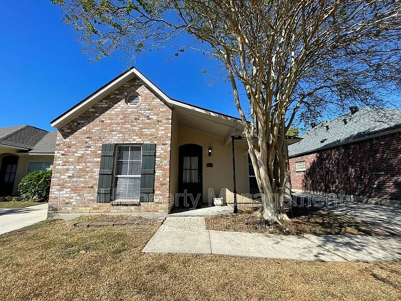5630 Arialo Dr