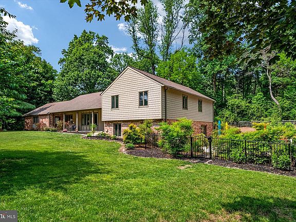 2nd image of 1331 Argyll Dr