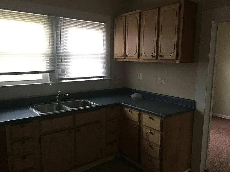 213 Ewing Ave — Photo 3