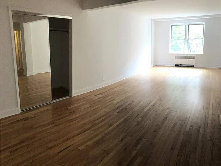 2090 Barnes Ave #3E — Photo 2