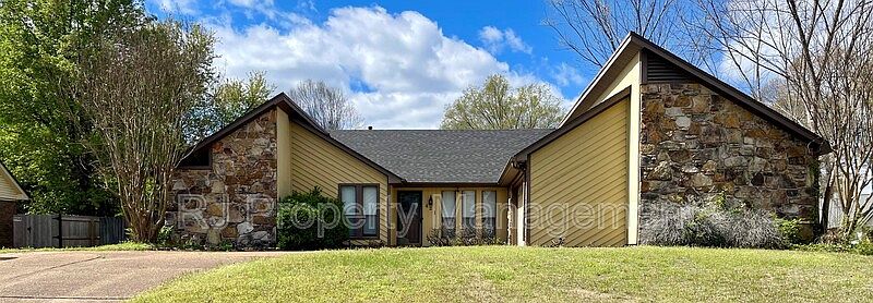 1st image of 421 Griffon Dr