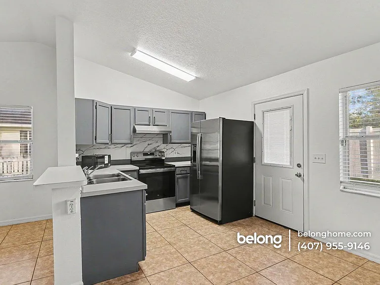 540 W Comstock Ave — Photo 11