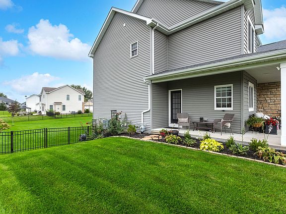 4th image of 32 Blackstone Way