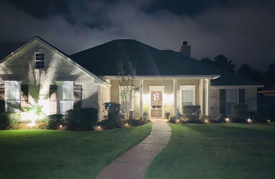 2nd image of 504 Jasmine Ct