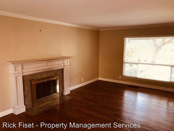 5th image of 42 Horseshoe Ct