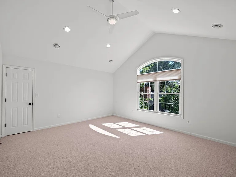 650 W Lincoln St — Photo 24