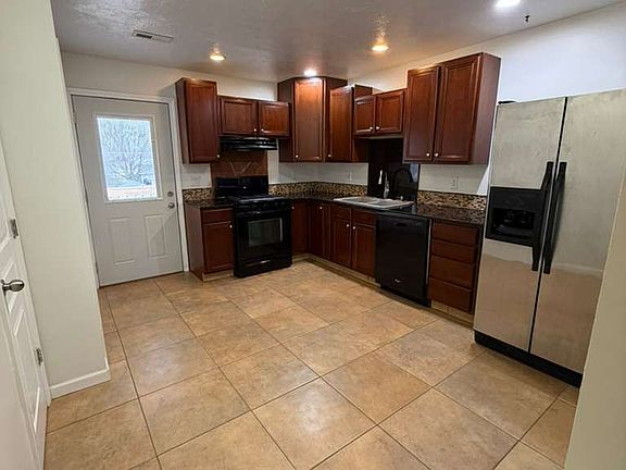 4th image of 801 Deerfield Rd