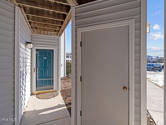 5th image of 4138 Breezewood Drive #104