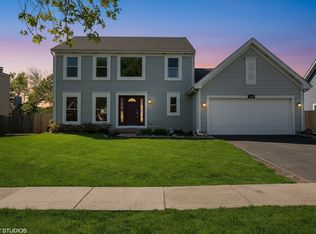1196 Hummingbird Ln, Grayslake, IL 60030