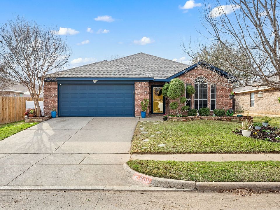 1st image of 609 Oak Hollow Trl