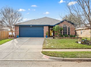 609 Oak Hollow Trl, Saginaw, TX 76179