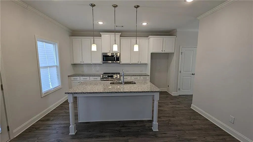 4 bed, 2.5 bath, 2274 sqft, $2,250 — Photo 3