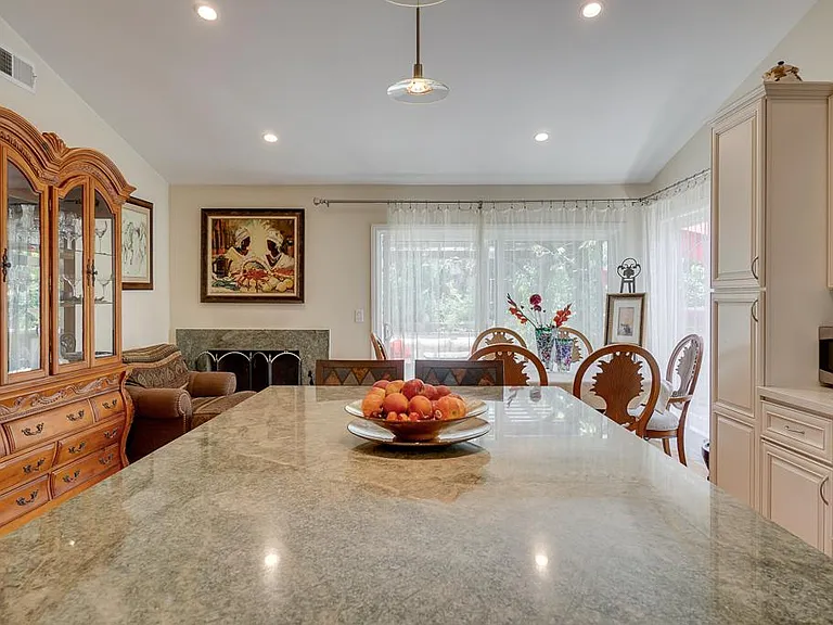 Kitchen/ dining