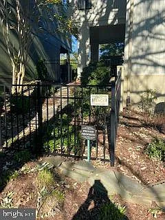 1823 N Shore Ct — Photo 4