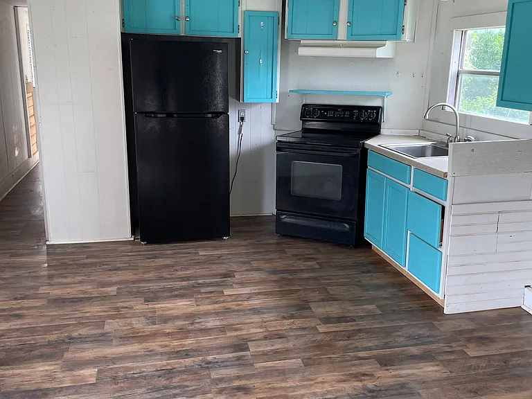 3302 Lake Dr — Photo 15