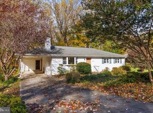 5512 Flag Run Dr, Springfield, VA 22151