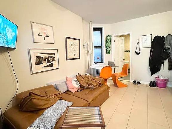 5th image of 607 E 11th St #20B