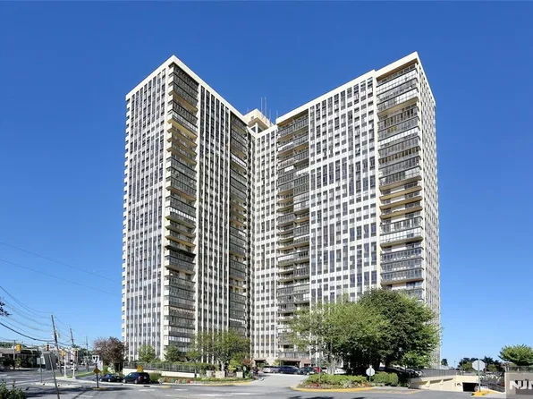 300 Winston Dr #C2923, Cliffside Park, NJ 07010