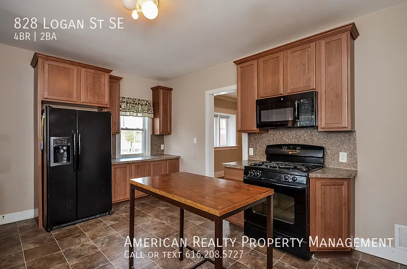 4 bed, 1.5 bath, 1564 sqft, $1,900 — Photo 3