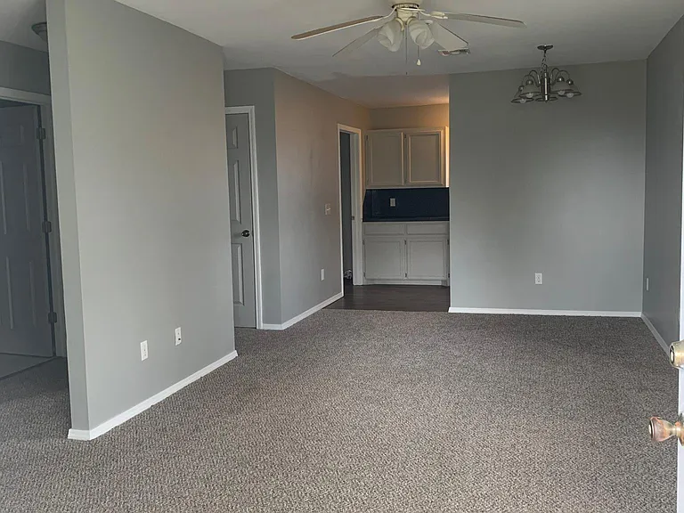 904 Sheryl St — Photo 8