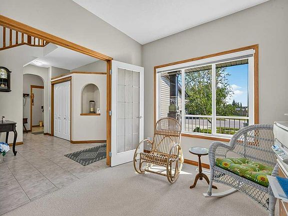3rd image of 10 E Westmount Rd