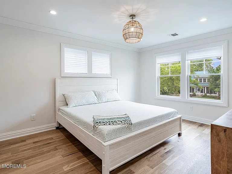 555 Sussex Ave — Photo 14