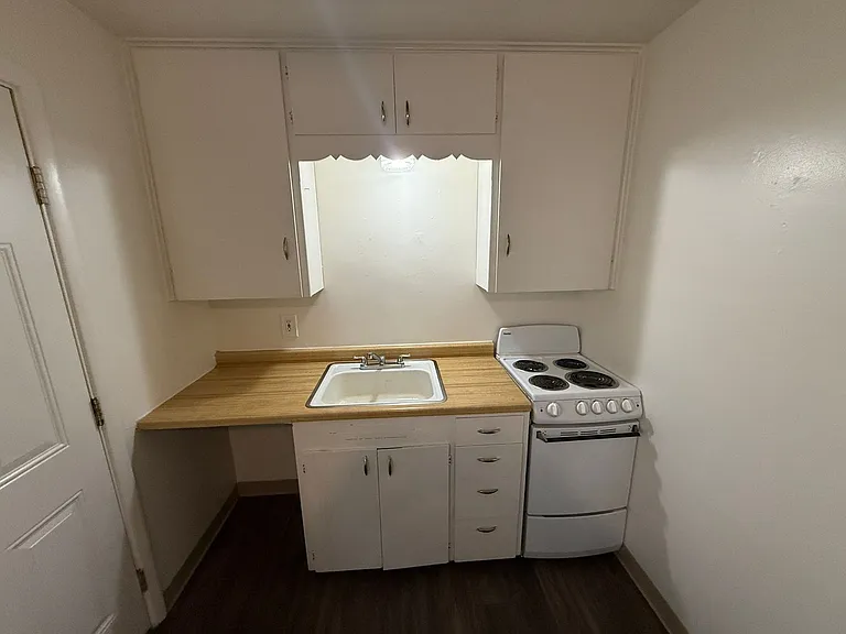 233 Kearney St S — Photo 8