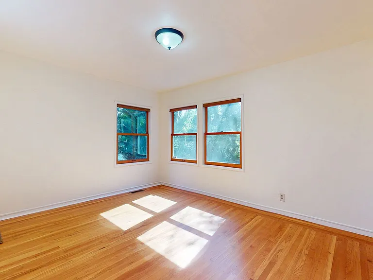 420 Lester Ave — Photo 17