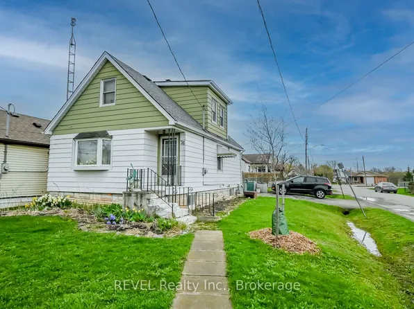76 Lincoln Ave, Saint Catharines, ON L2P 2C9