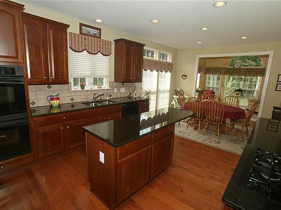 5th image of 1123 Hayward Cir