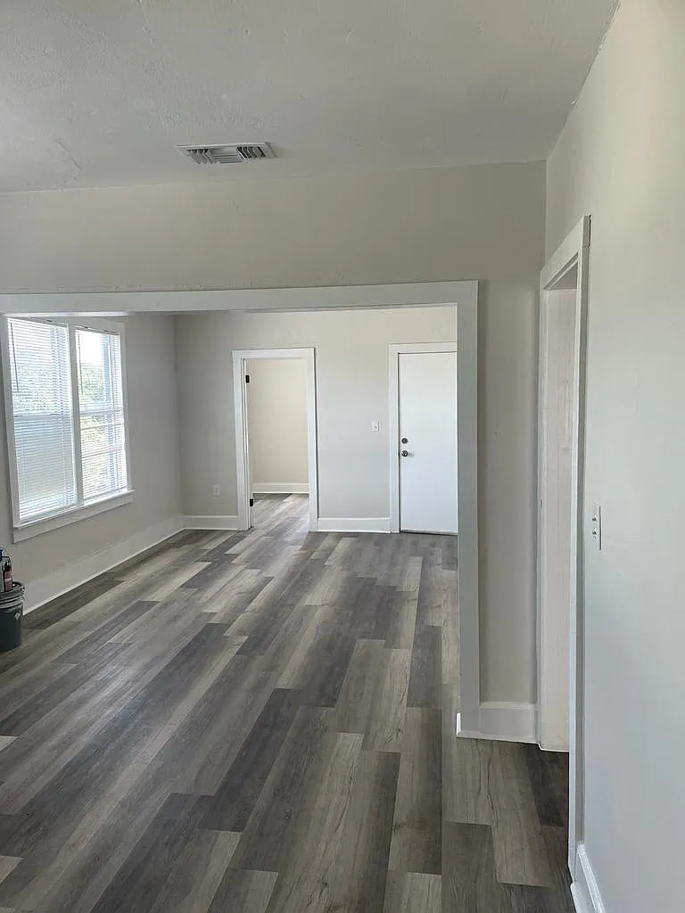 2 bed, 1000 sqft, $1,300 — Photo 4